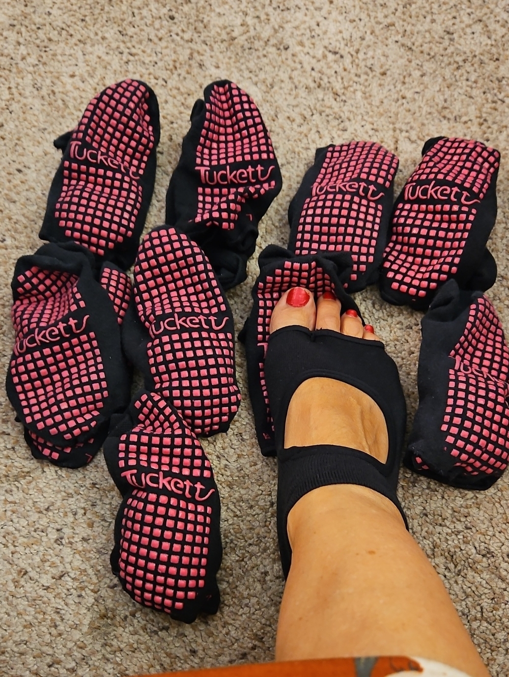 9 Pairs Tucketts Non-Slip Yoga Socks in Black & Pink
